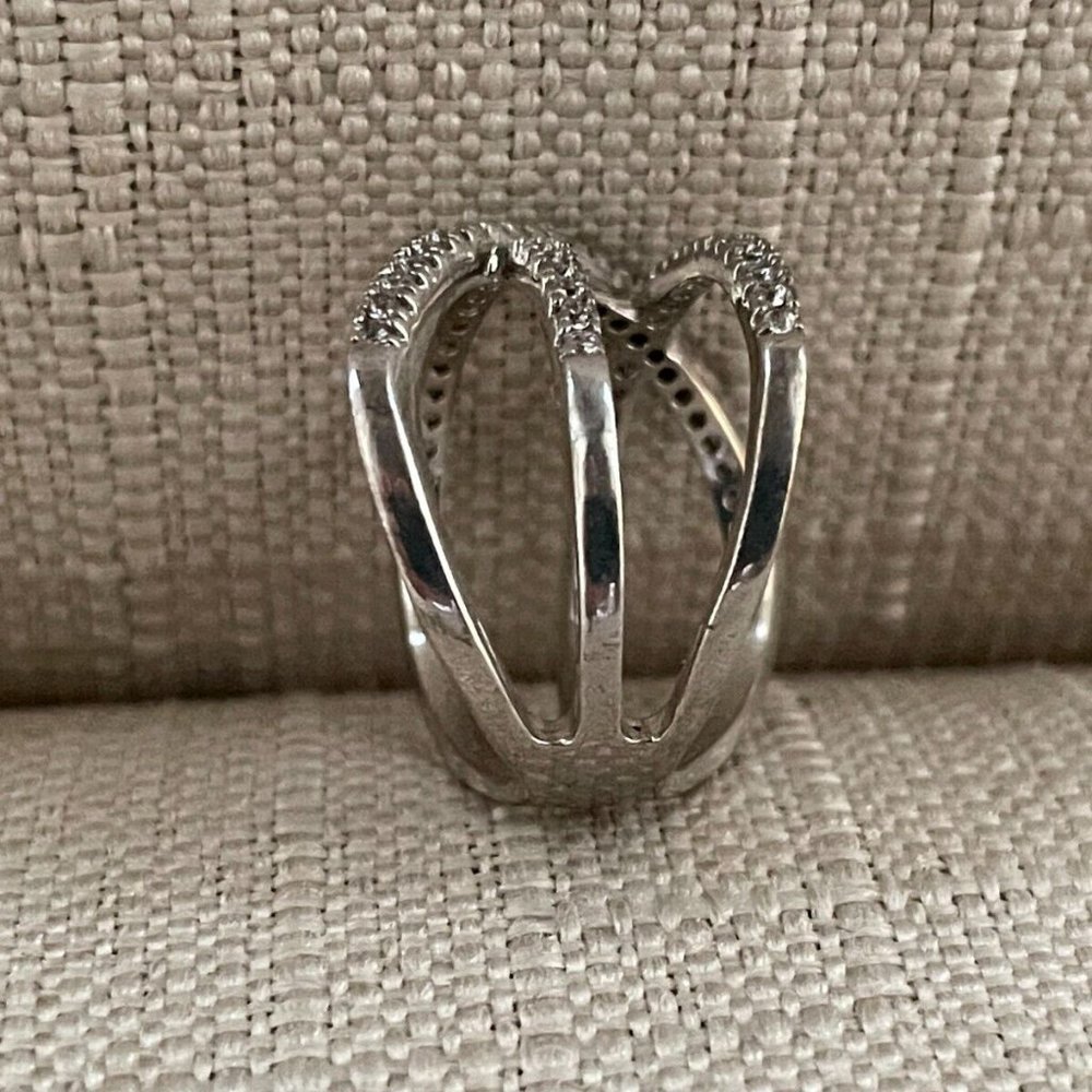 Women Rings Silver Tone Crystal accent Fashion Jewelry Ring Size 8 Unbranded - Picture 9 of 12